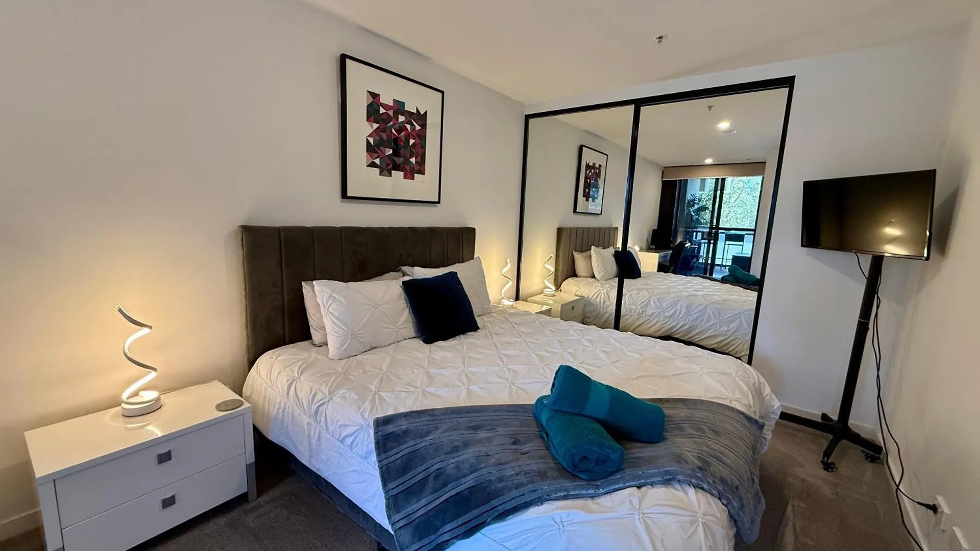 Midnight Luxe 1Br 1Bath Apartment 104 In The Heart Of Braddon Pool Sauna Secure Parking Wine Wifi Canberra